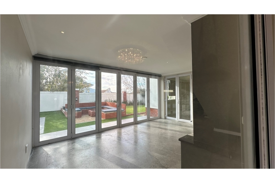 To Let 4 Bedroom Property for Rent in Val De Vie Estate Western Cape